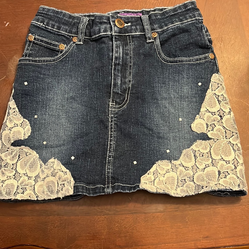 Girls Jean skirt, never worn but doesn’t have the tag.